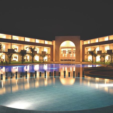 Sun Hotel Warnes Ngoại thất bức ảnh