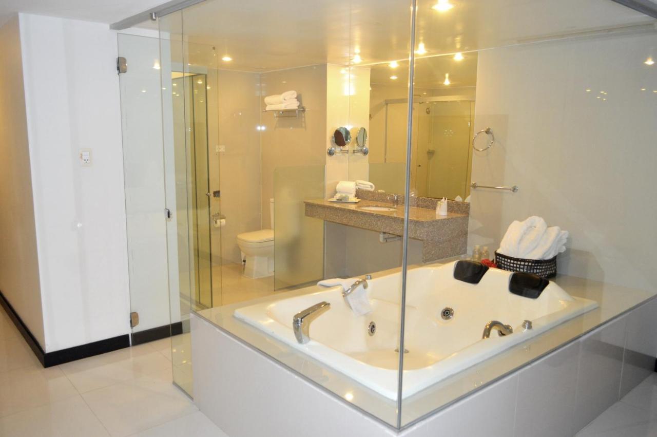 Sun Hotel Warnes Ngoại thất bức ảnh