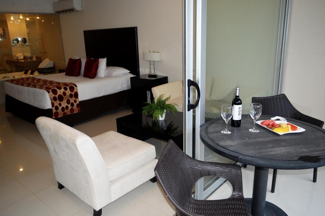 Sun Hotel Warnes Ngoại thất bức ảnh