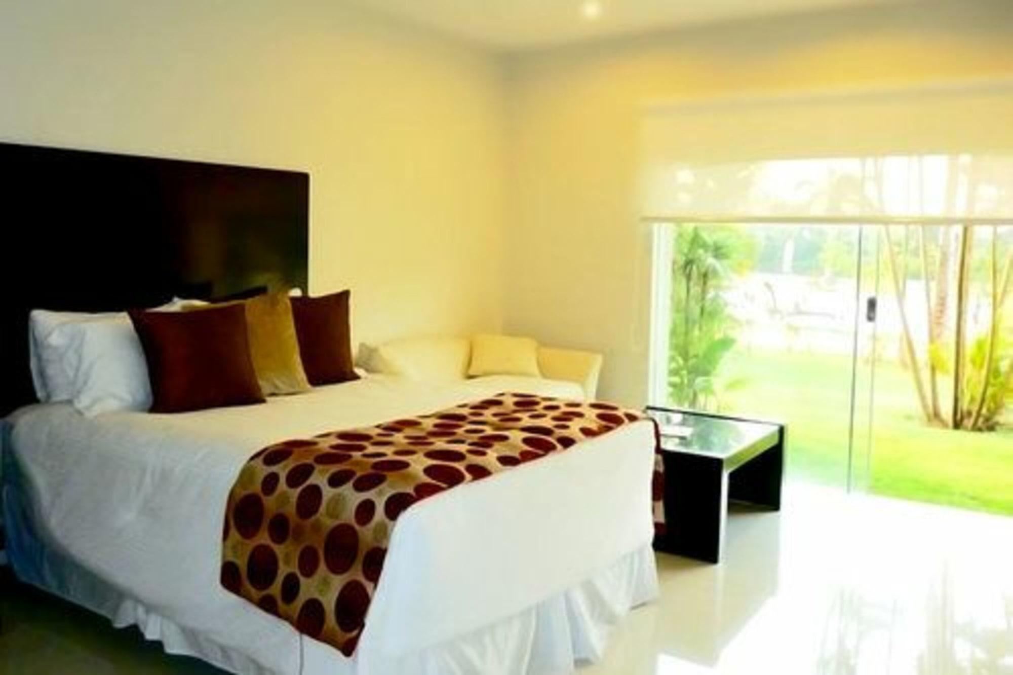 Sun Hotel Warnes Ngoại thất bức ảnh