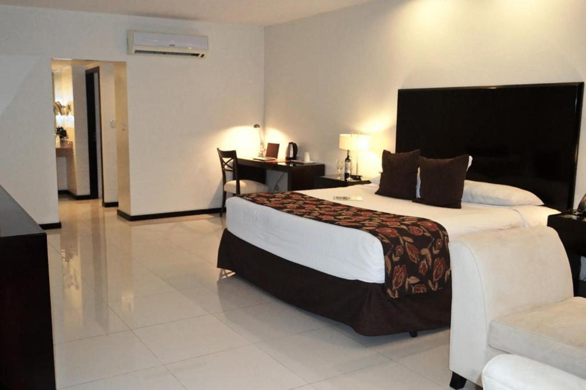 Sun Hotel Warnes Ngoại thất bức ảnh