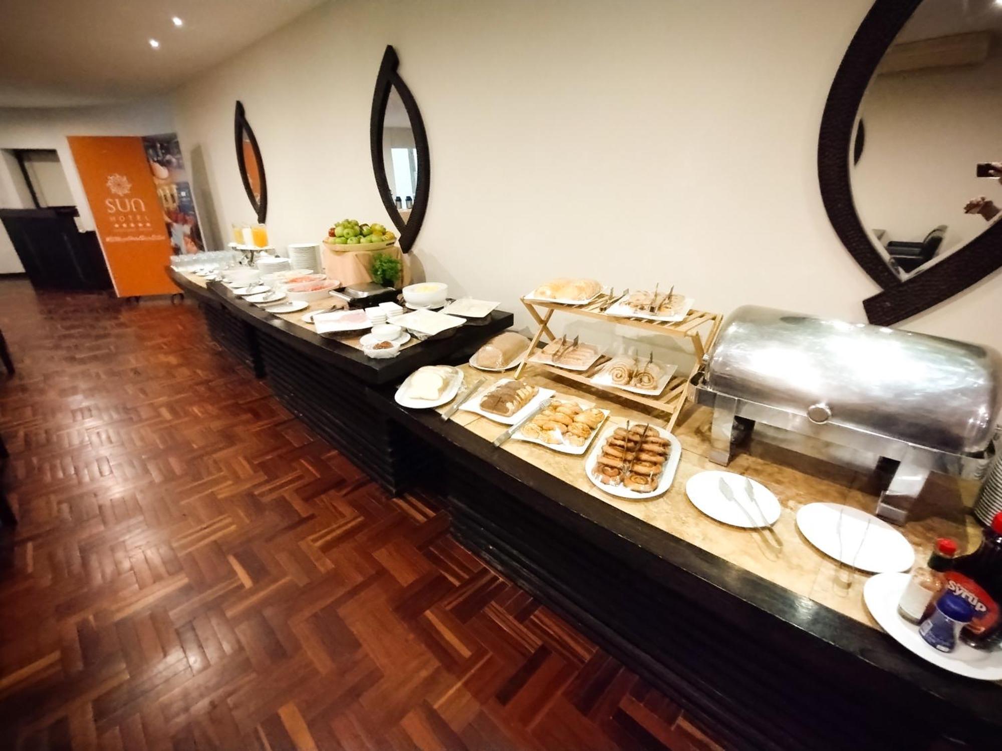 Sun Hotel Warnes Ngoại thất bức ảnh