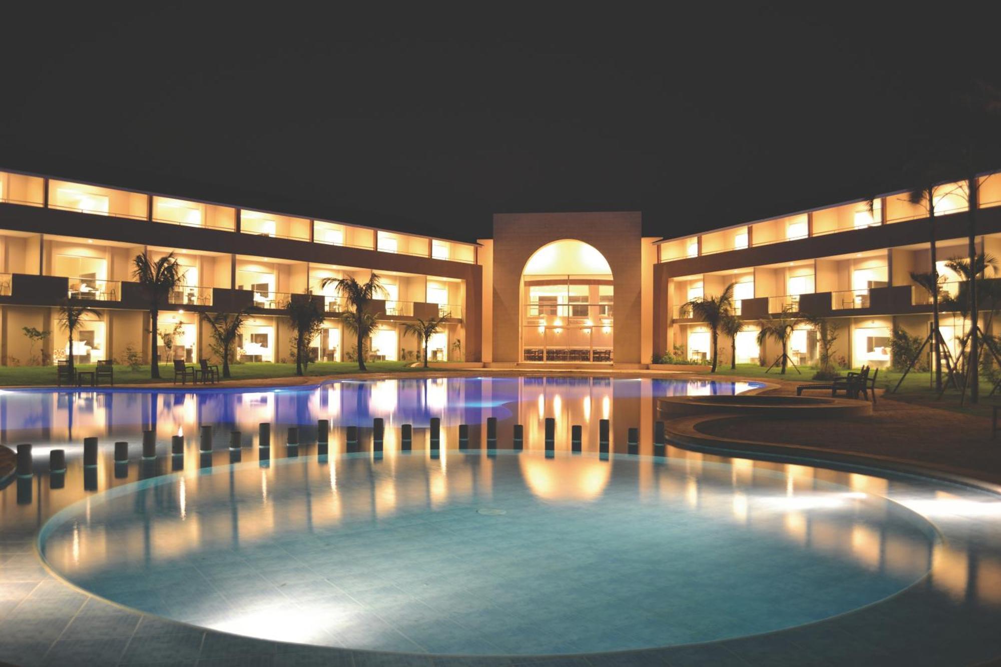 Sun Hotel Warnes Ngoại thất bức ảnh