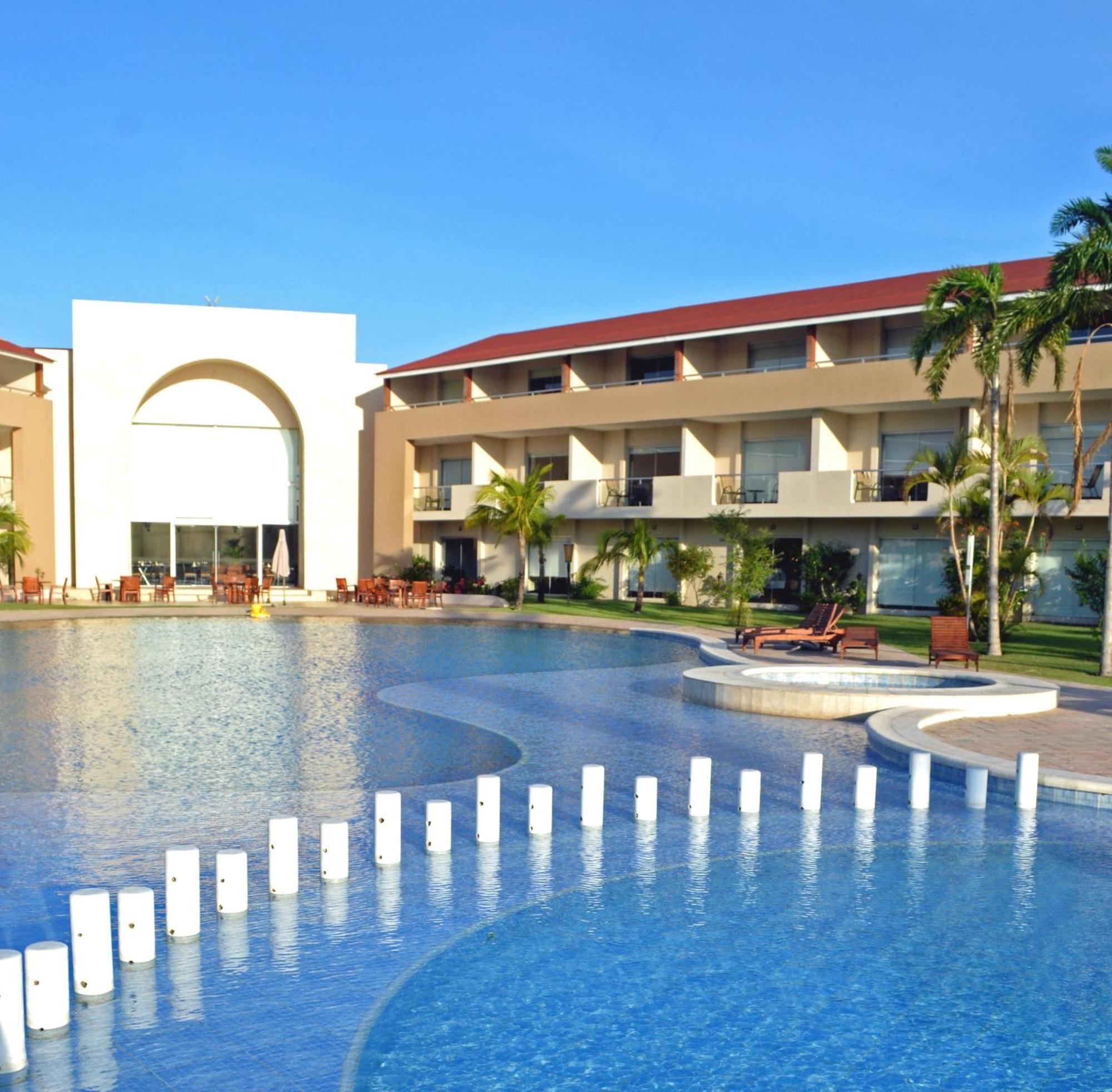 Sun Hotel Warnes Ngoại thất bức ảnh