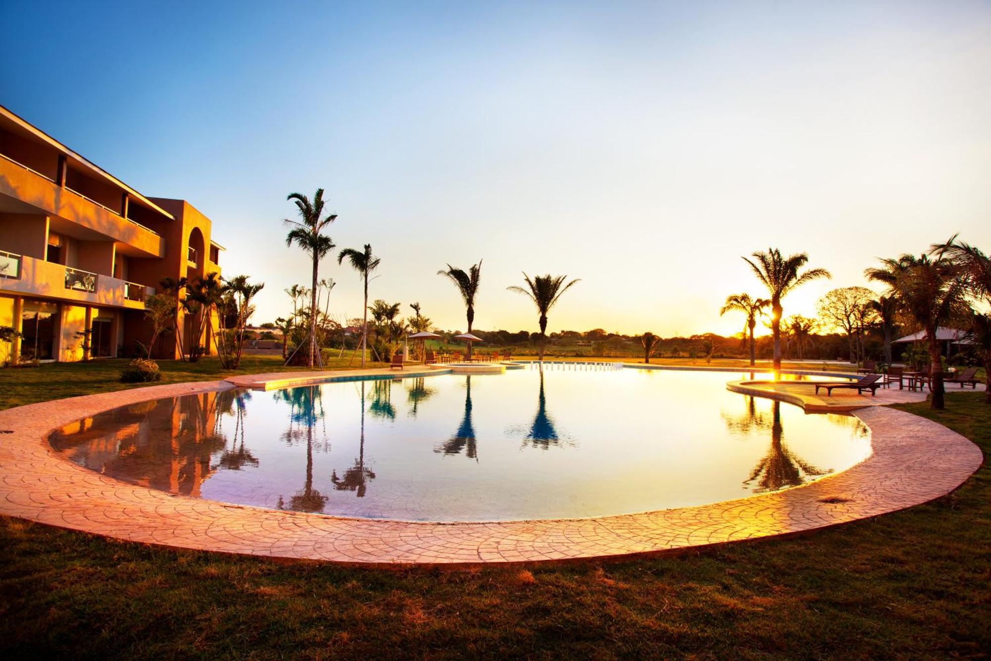 Sun Hotel Warnes Ngoại thất bức ảnh