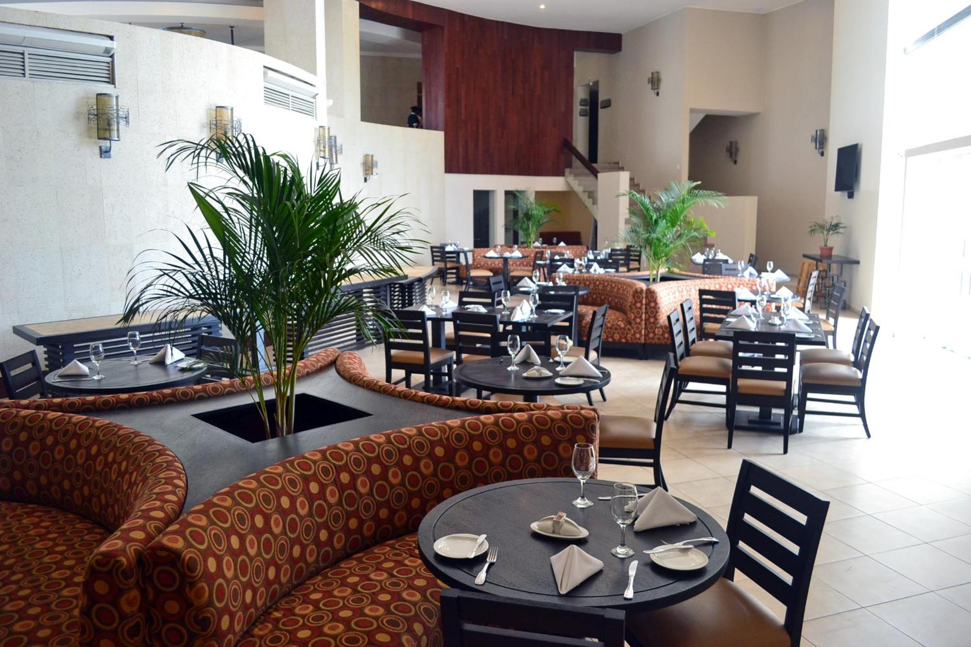 Sun Hotel Warnes Ngoại thất bức ảnh
