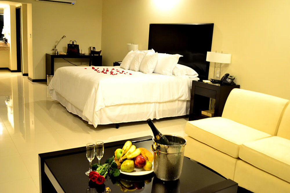 Sun Hotel Warnes Ngoại thất bức ảnh