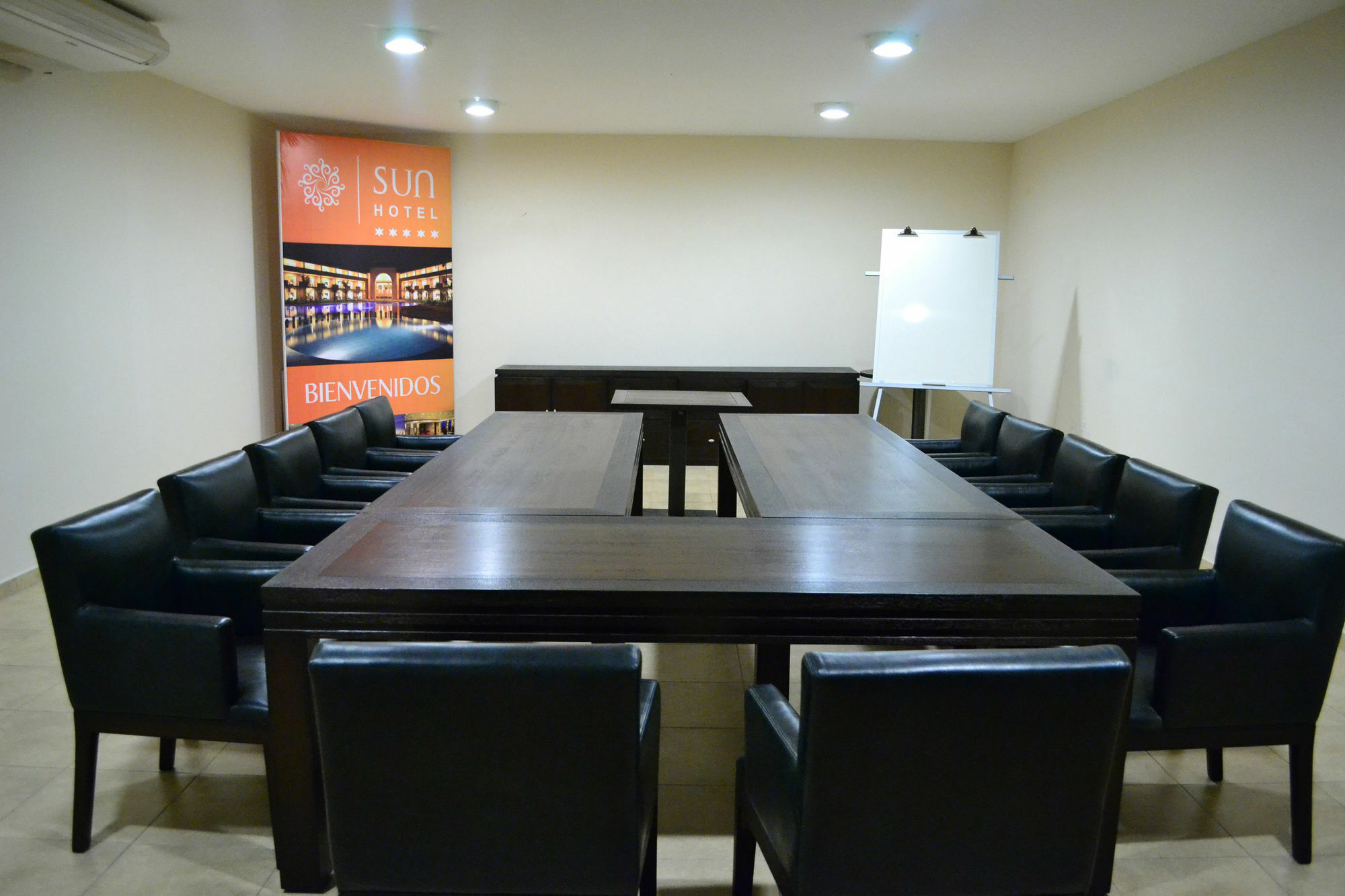 Sun Hotel Warnes Ngoại thất bức ảnh